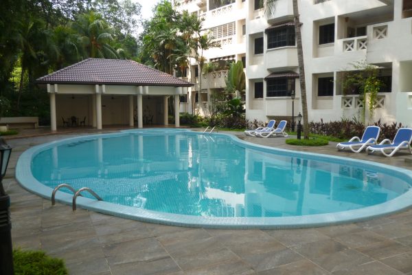 Curved Hotel Type - Skimmer Pool - Eureka Pools